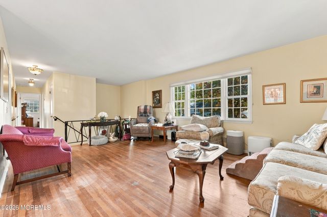 3 Roslyn Drive, Oakhurst, NJ 07755