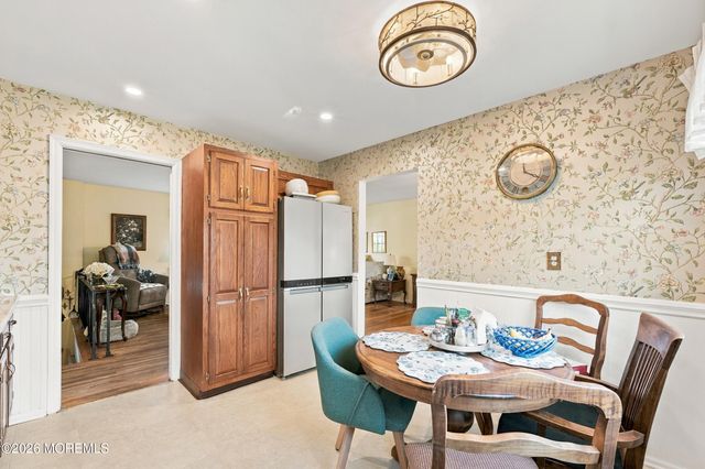 3 Roslyn Drive, Oakhurst, NJ 07755