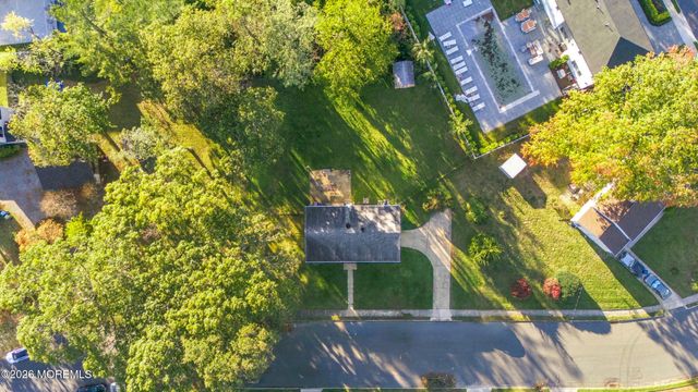 3 Roslyn Drive, Oakhurst, NJ 07755