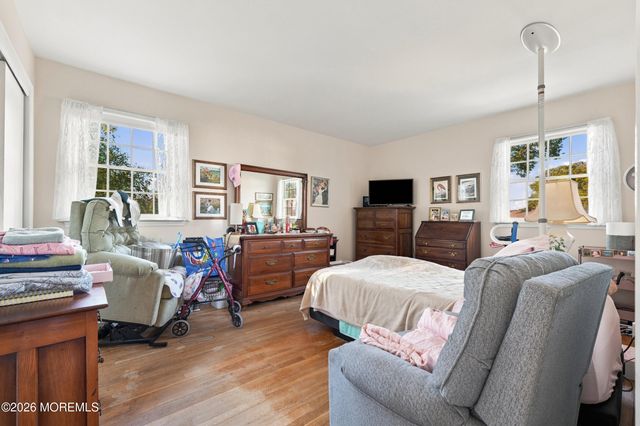 3 Roslyn Drive, Oakhurst, NJ 07755