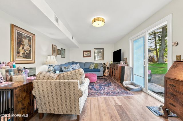 3 Roslyn Drive, Oakhurst, NJ 07755