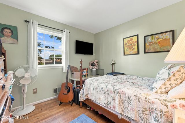 3 Roslyn Drive, Oakhurst, NJ 07755