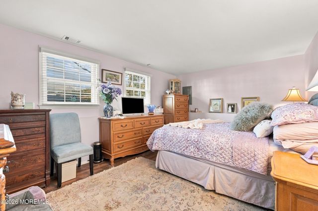 3 Roslyn Drive, Oakhurst, NJ 07755