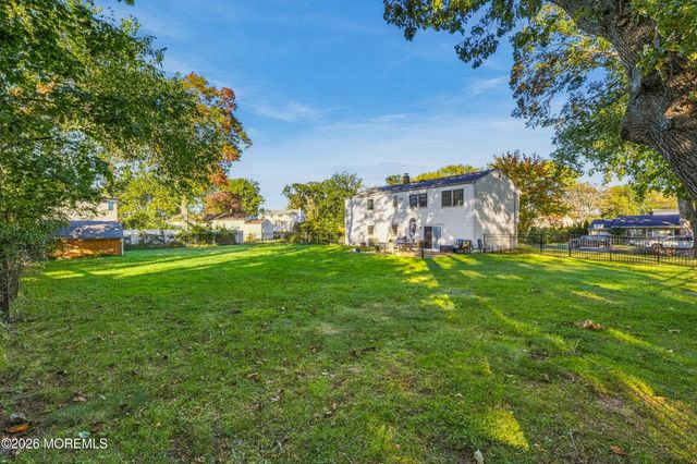 3 Roslyn Drive, Oakhurst, NJ 07755