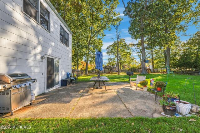 3 Roslyn Drive, Oakhurst, NJ 07755
