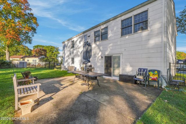 3 Roslyn Drive, Oakhurst, NJ 07755