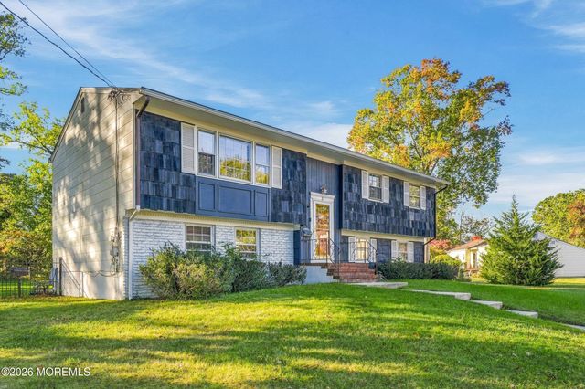 3 Roslyn Drive, Oakhurst, NJ 07755