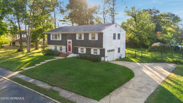 3 Roslyn Drive, Oakhurst, NJ 07755