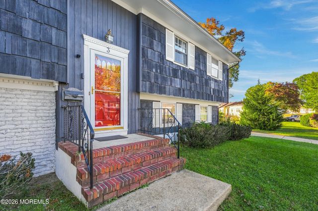 3 Roslyn Drive, Oakhurst, NJ 07755