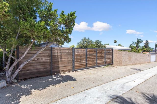 2169 Garretson Avenue, Corona, CA 92879