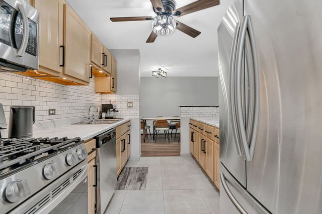 520 Burning Tree Lane 306, Naperville, IL 60563