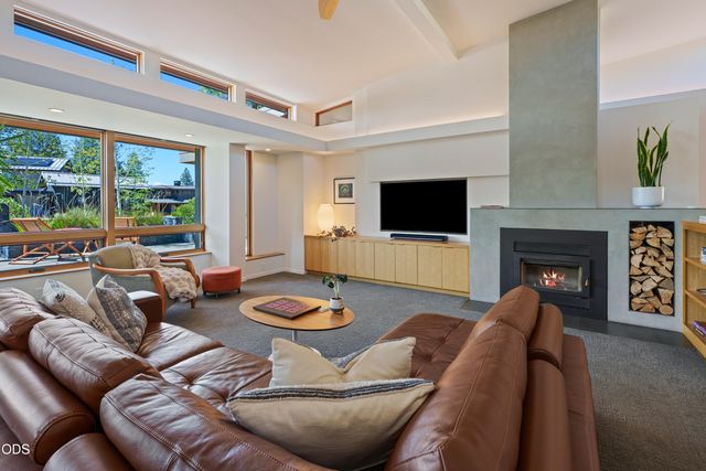 62773 NW Sand Lily Way, Bend, OR 97703