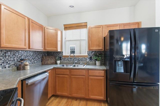 14 S Gardens Way, Fitchburg, WI 53711