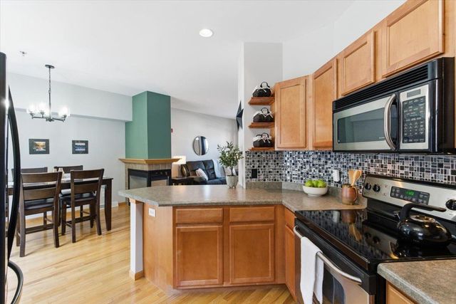 14 S Gardens Way, Fitchburg, WI 53711