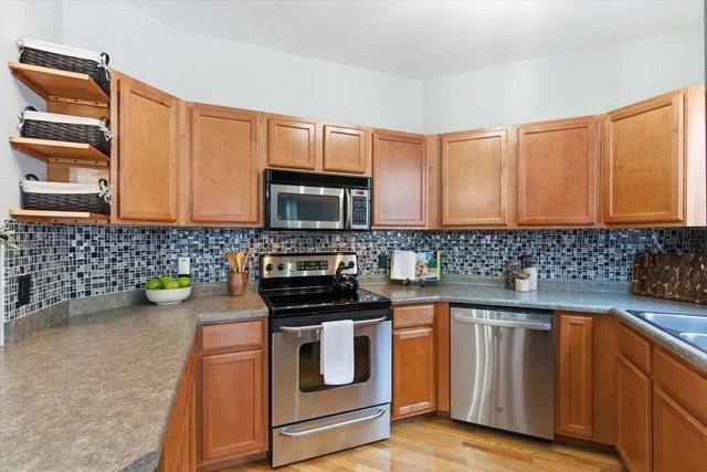 14 S Gardens Way, Fitchburg, WI 53711