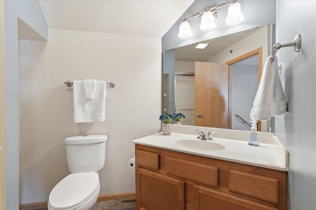 14 S Gardens Way, Fitchburg, WI 53711