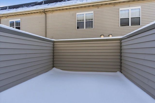 14 S Gardens Way, Fitchburg, WI 53711