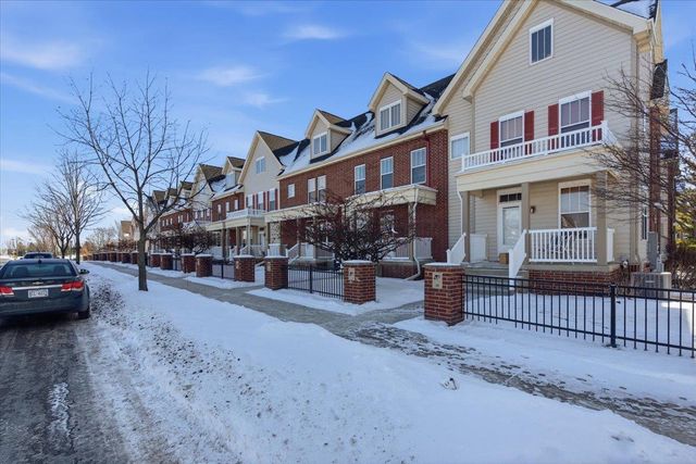 14 S Gardens Way, Fitchburg, WI 53711