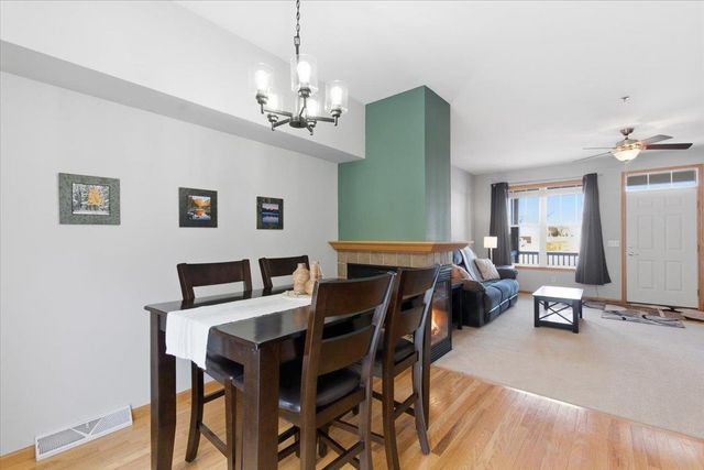 14 S Gardens Way, Fitchburg, WI 53711