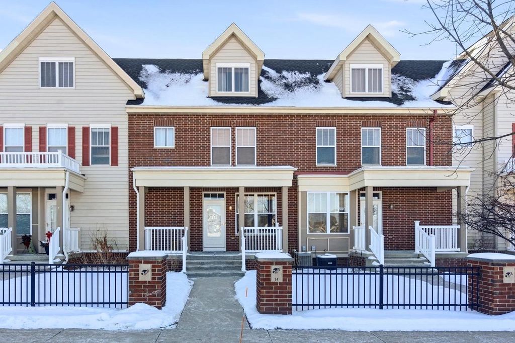 14 S Gardens Way, Fitchburg, WI 53711