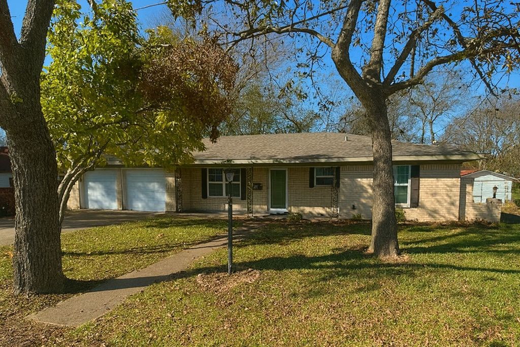 605 N Line, Mineola, TX 75773