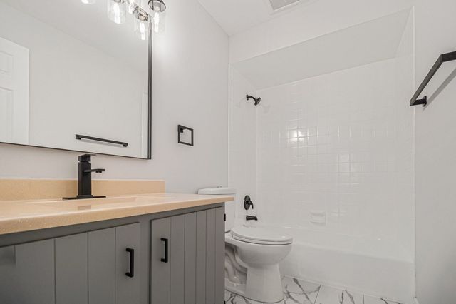 319 Dunning Avenue 3A, West Dundee, IL 60118