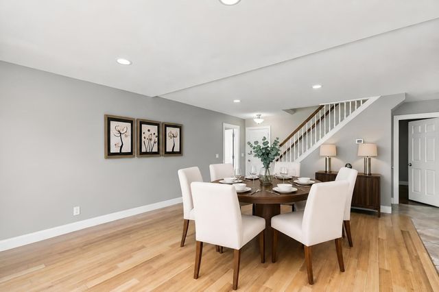 8 Caddyshack Dr, Chicopee, MA 01020
