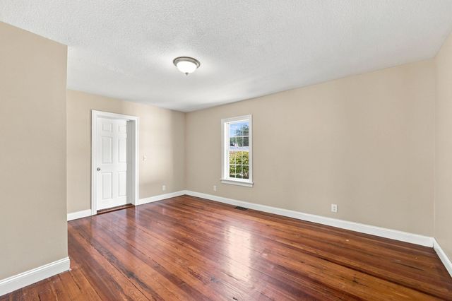8 Caddyshack Dr, Chicopee, MA 01020