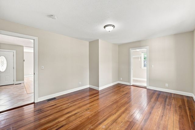 8 Caddyshack Dr, Chicopee, MA 01020