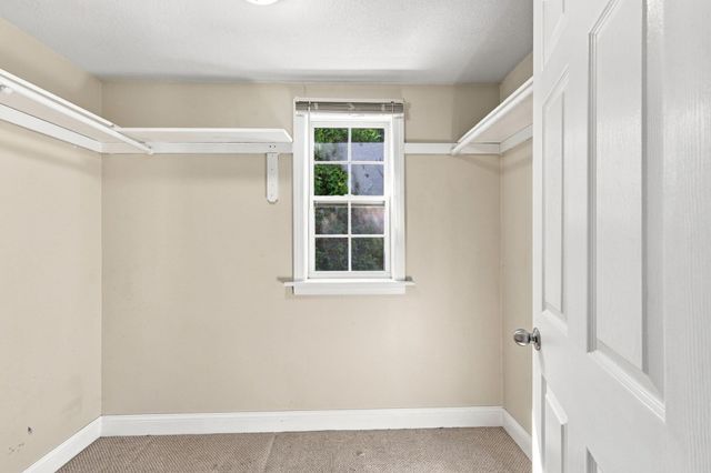 8 Caddyshack Dr, Chicopee, MA 01020