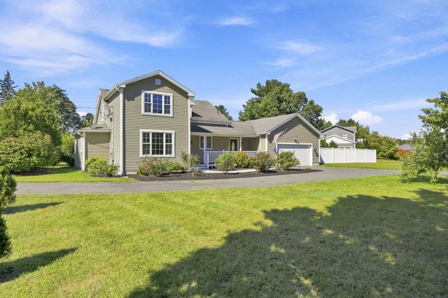 8 Caddyshack Dr, Chicopee, MA 01020