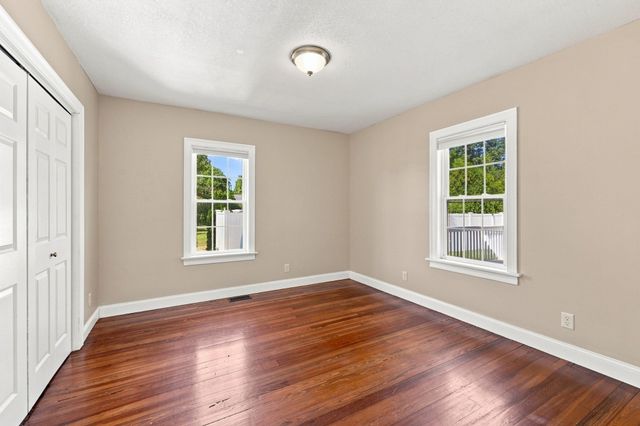 8 Caddyshack Dr, Chicopee, MA 01020