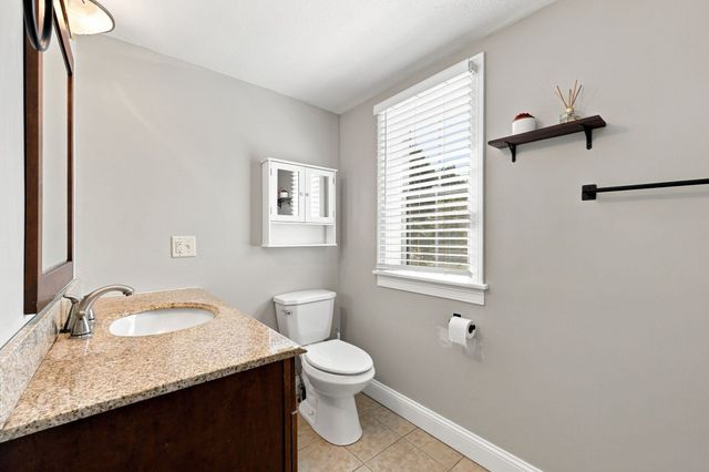 8 Caddyshack Dr, Chicopee, MA 01020