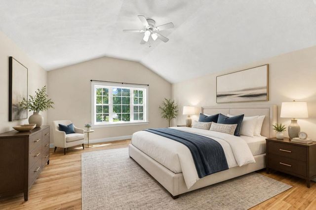 8 Caddyshack Dr, Chicopee, MA 01020
