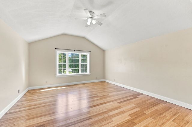 8 Caddyshack Dr, Chicopee, MA 01020