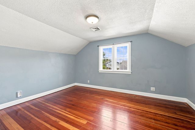 8 Caddyshack Dr, Chicopee, MA 01020