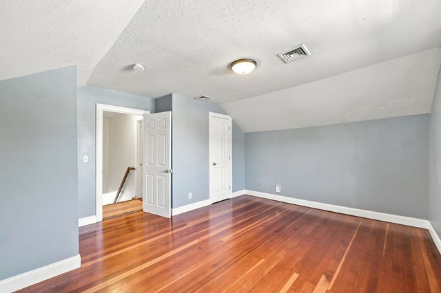 8 Caddyshack Dr, Chicopee, MA 01020