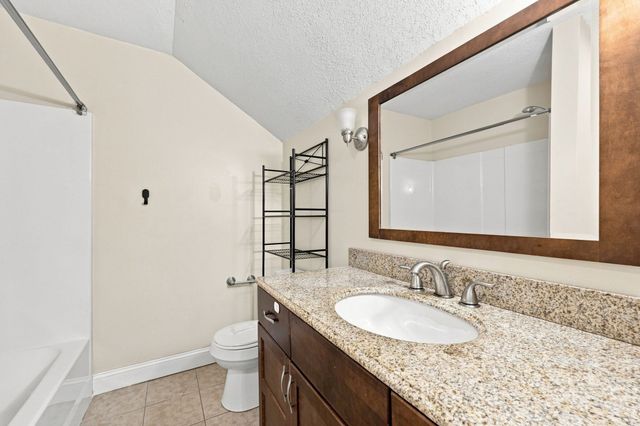 8 Caddyshack Dr, Chicopee, MA 01020