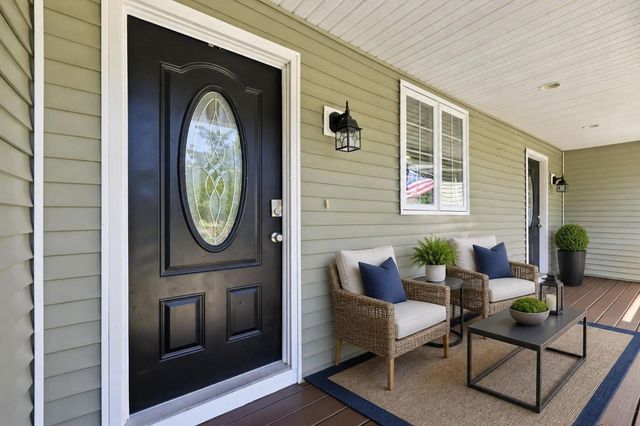 8 Caddyshack Dr, Chicopee, MA 01020