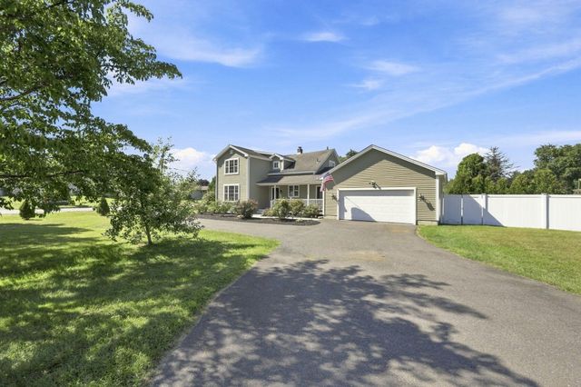 8 Caddyshack Dr, Chicopee, MA 01020