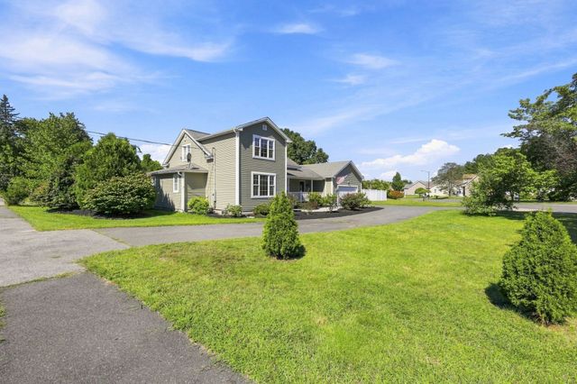 8 Caddyshack Dr, Chicopee, MA 01020