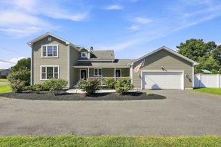 8 Caddyshack Dr, Chicopee, MA 01020