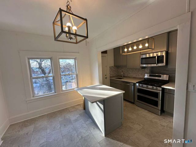 52 Oak Street, Waterbury, CT 06704