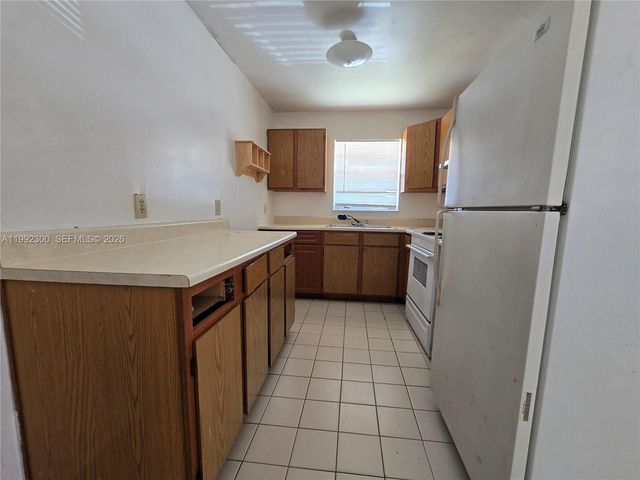 211 SE 10th St, Hallandale Beach, FL 33009