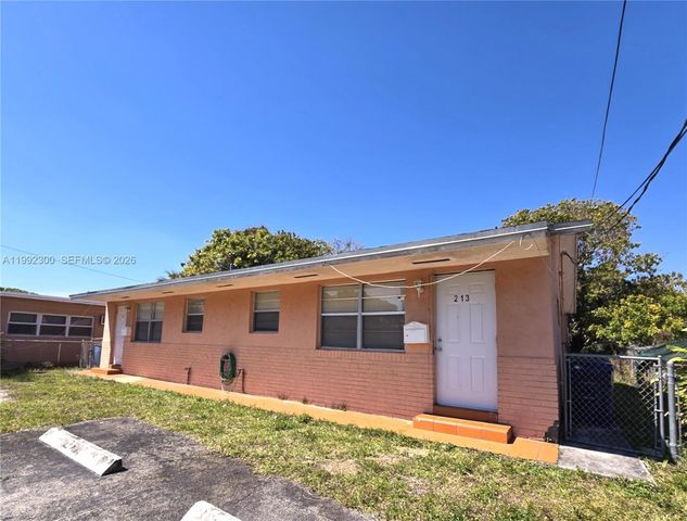 211 SE 10th St, Hallandale Beach, FL 33009