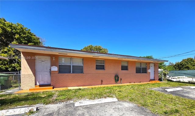 211 SE 10th St, Hallandale Beach, FL 33009
