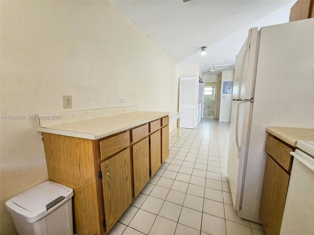 211 SE 10th St, Hallandale Beach, FL 33009