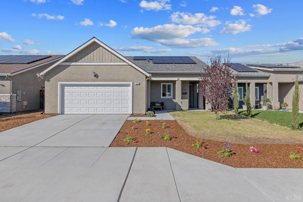 13756 Alyssum Way, Armona, CA 93202