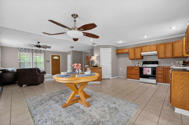 20847 Lakeview Dr, Flint, TX 75762