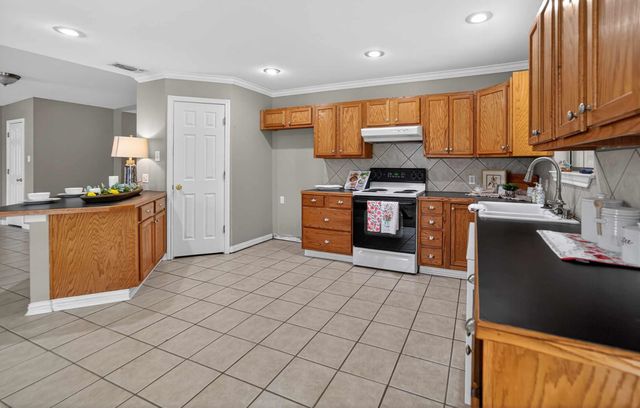 20847 Lakeview Dr, Flint, TX 75762